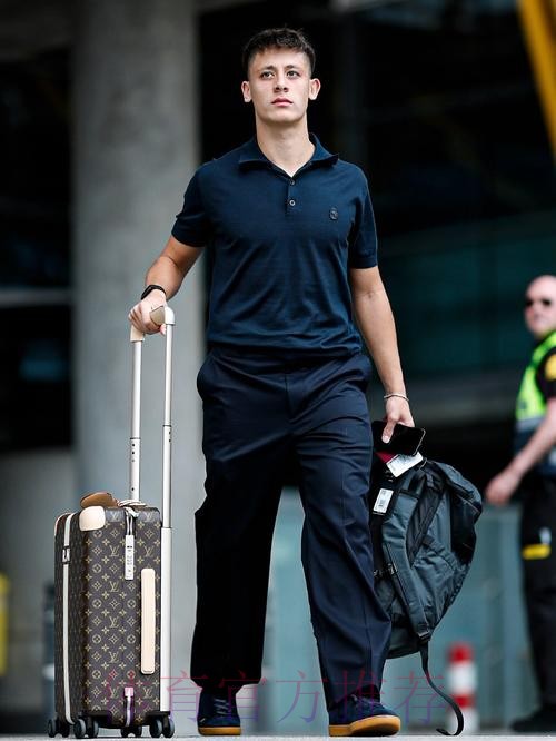 皇马已启程前往阿拉木图 此行将经历9小时的飞行 皇马已启程前往阿拉木图 此行将经历9小时的飞行